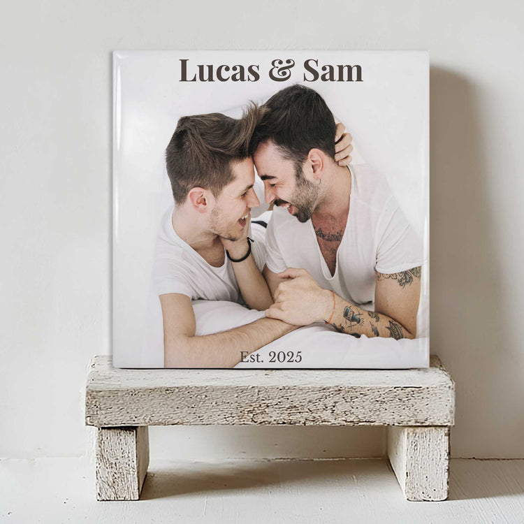 Pride collectie – liefde in alle kleuren met regenboogillustratie op pastel groene achtergrond
