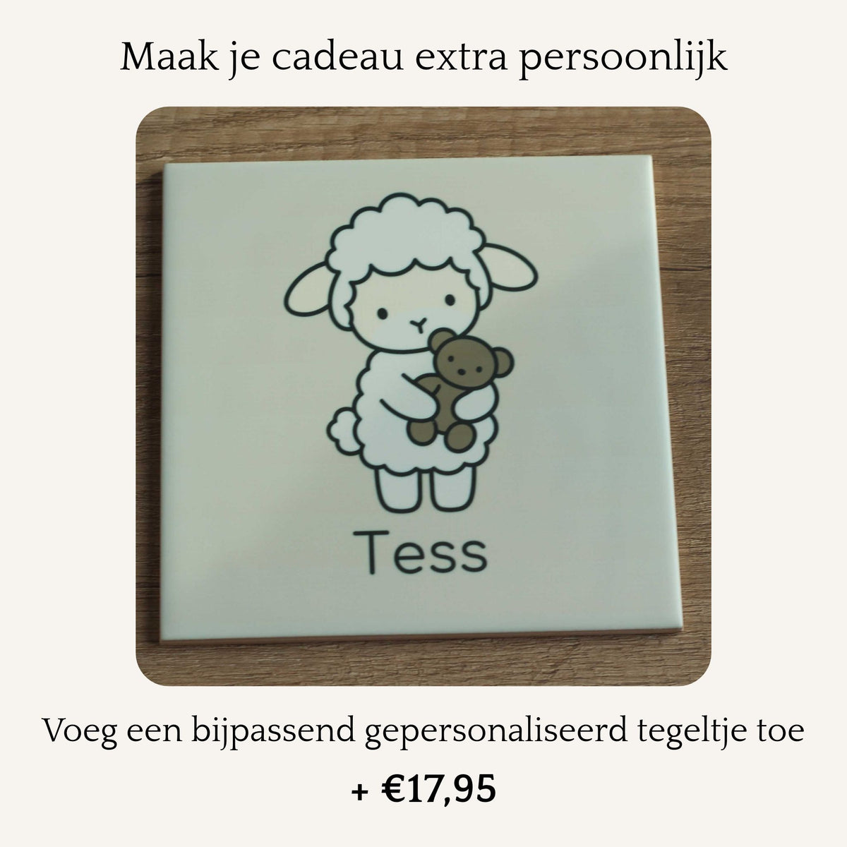 Gepersonaliseerd keramisch tegeltje met lammetje als optionele uitbreiding bij de luxe baby giftbox