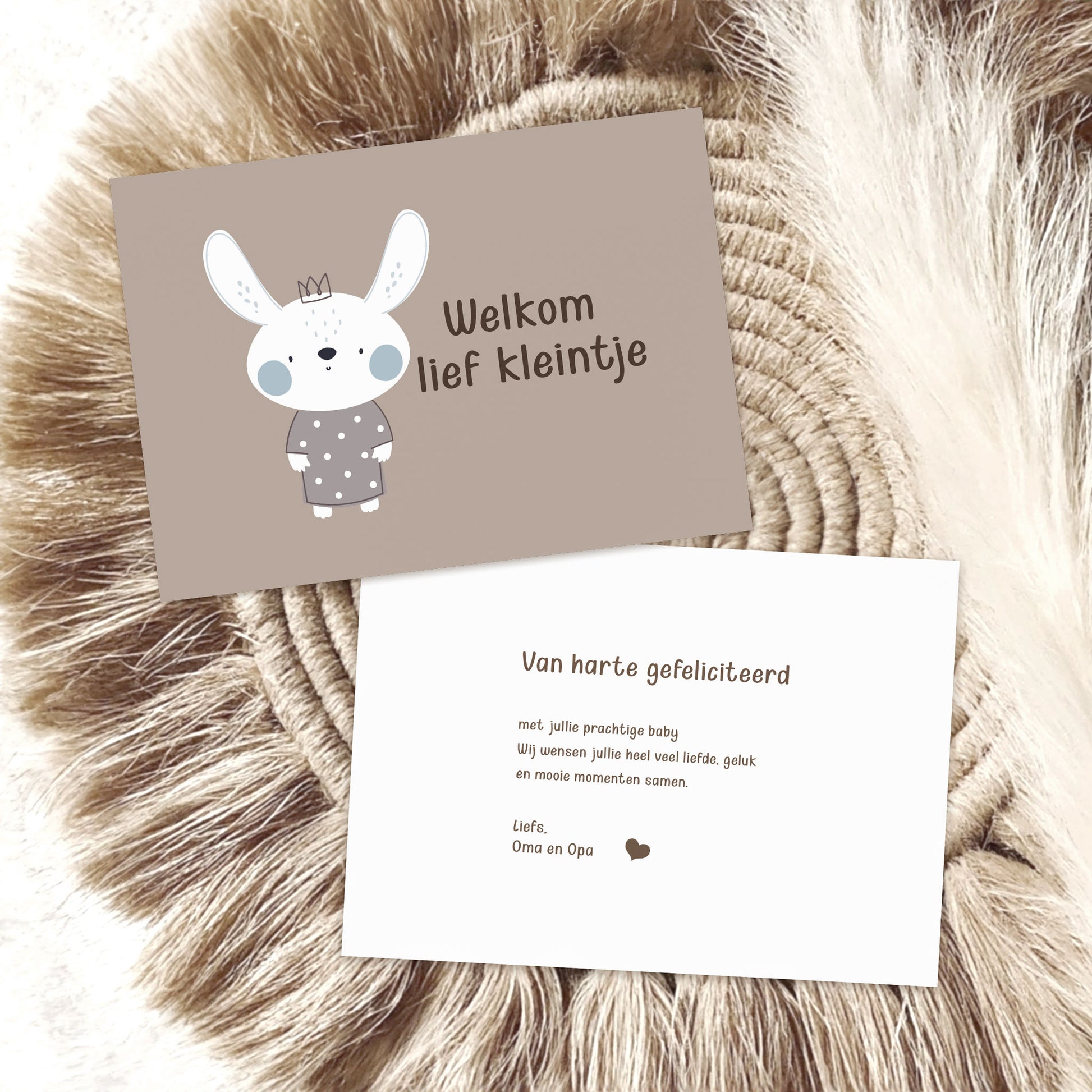 Cadeaukaartje voor baby giftbox met voorkant en persoonlijke boodschap op de achterkant