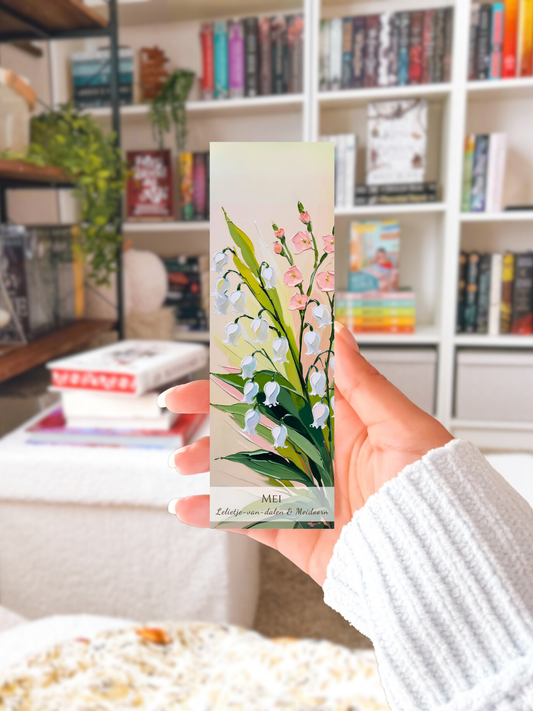 geboorte bloem boekenlegger voor de maand mei, met  kunstzinnige illustratie van Lelietje-van-dalen & Meidoorn