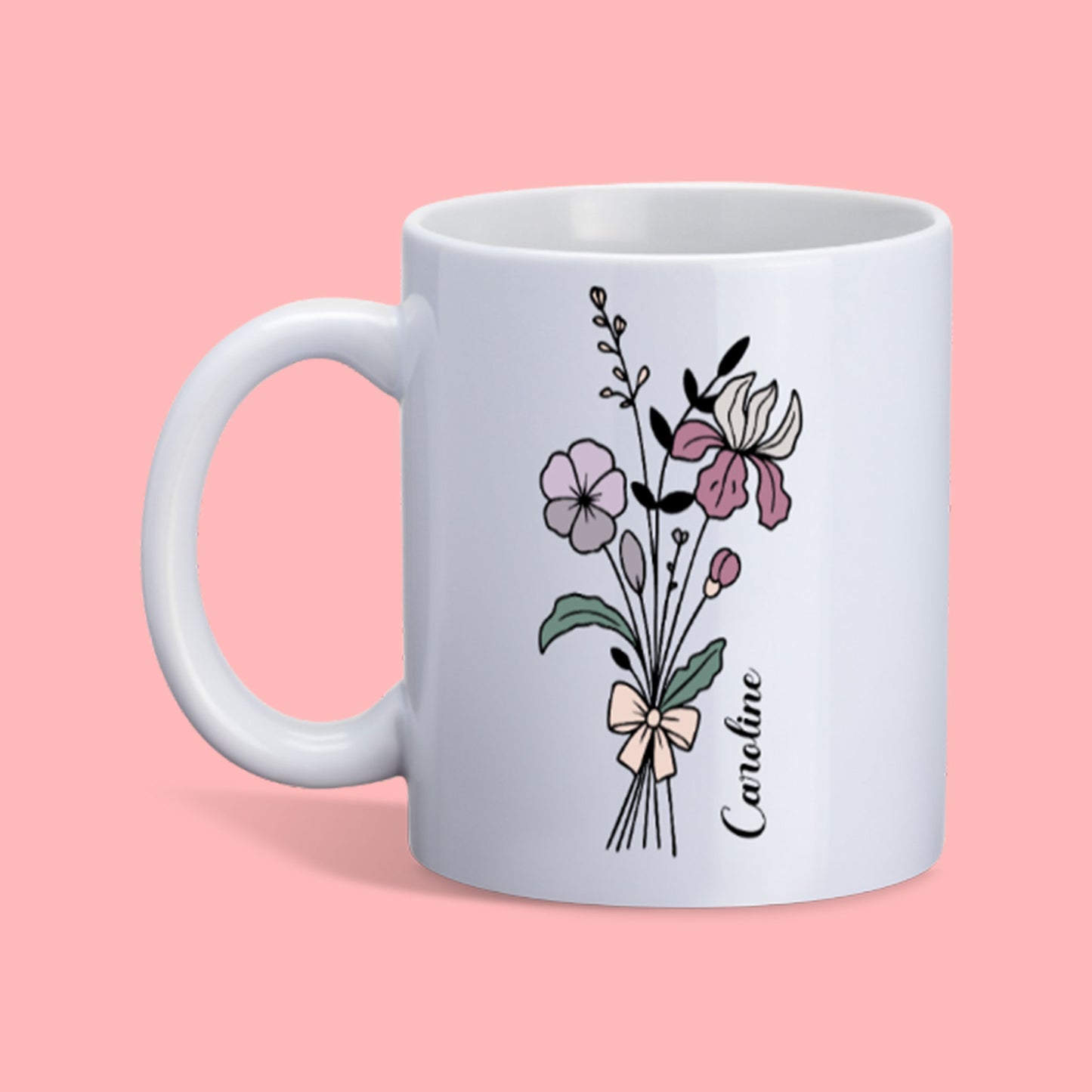 gepersonaliseerde witte mok met lijnbloemen in paars roze tinten en een sierlijke naam in het zwart