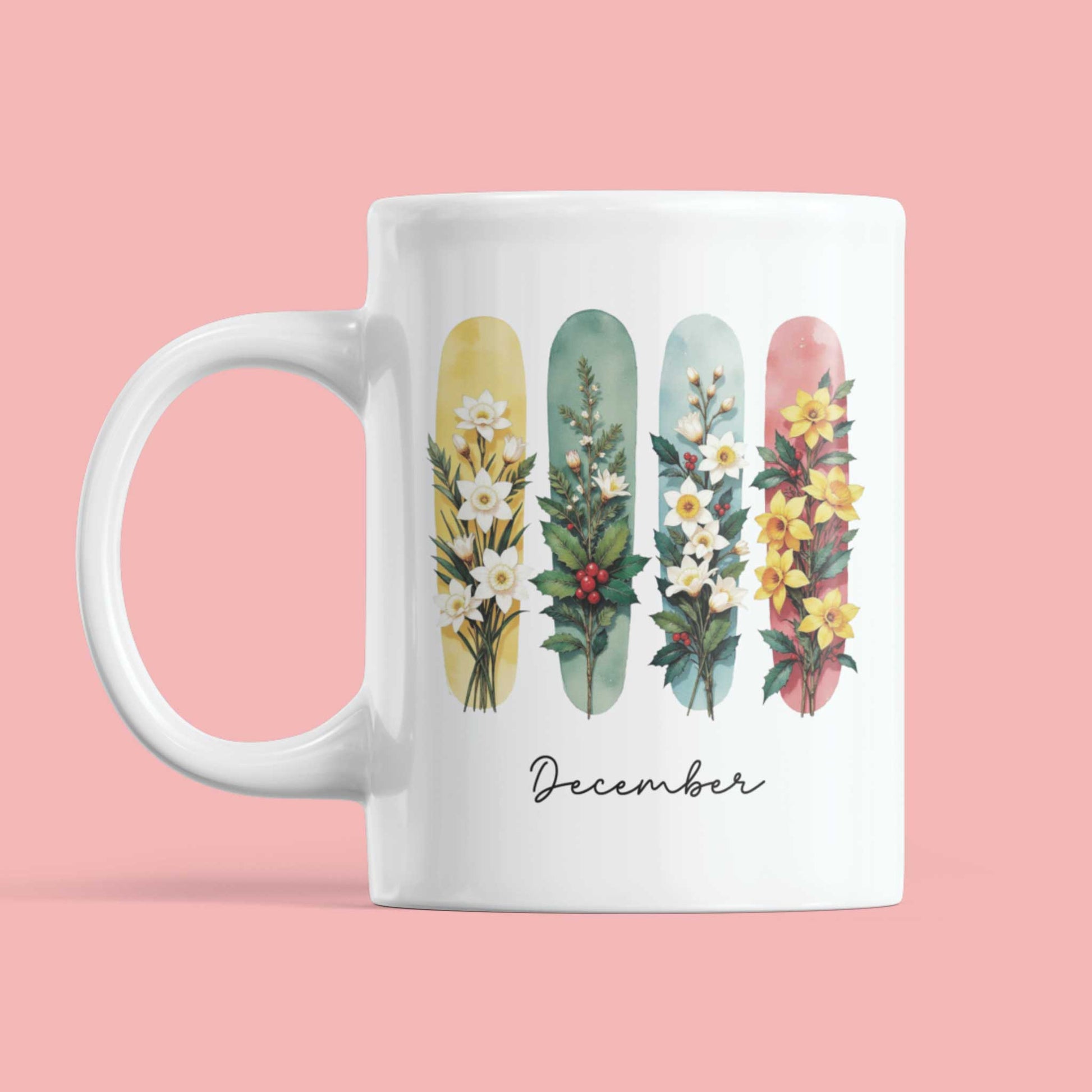 Witte mok tegen roze achtergrond met winterse bloemenillustraties van narcis en hulst in aquarelstijl – perfect voor de feestdagen.