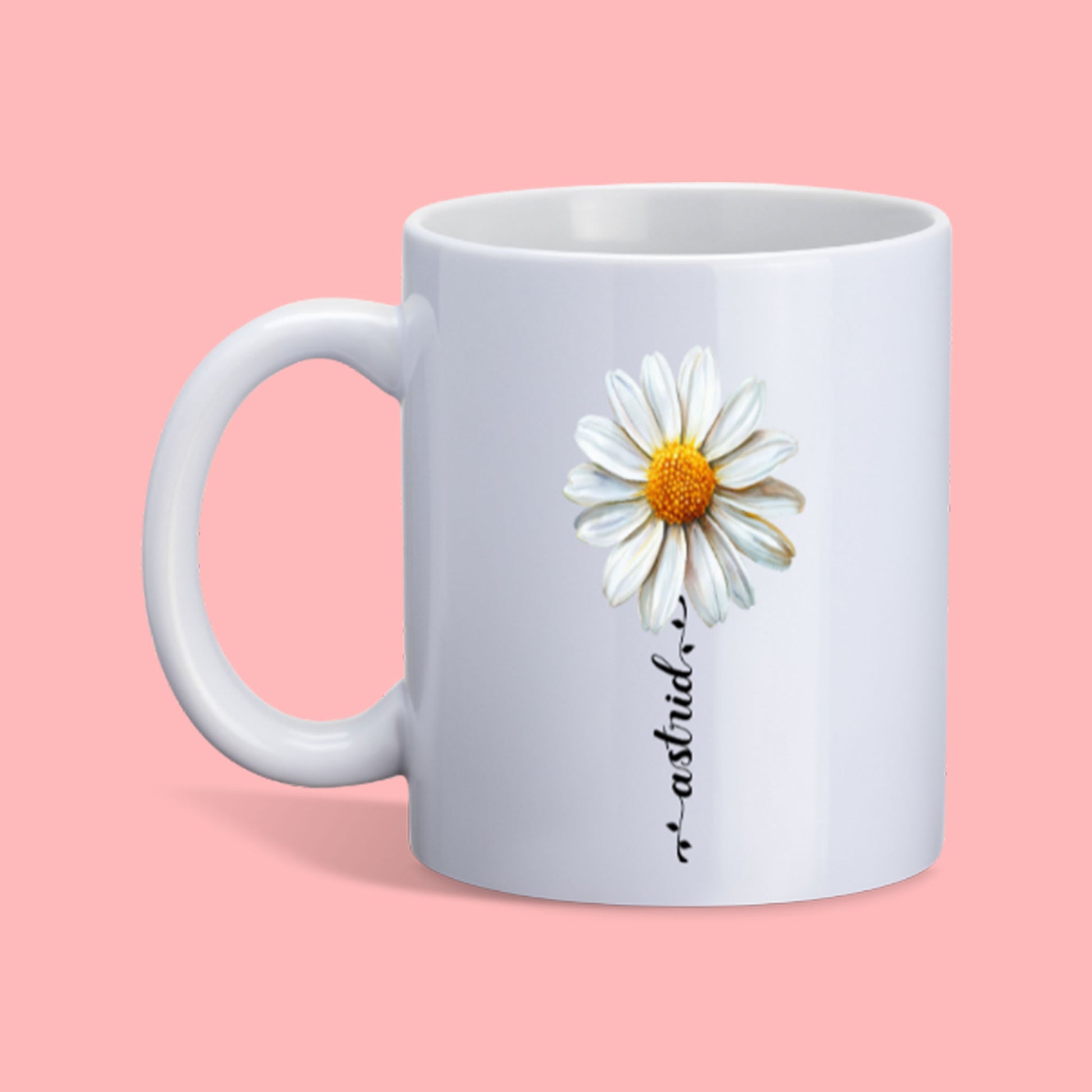 witte mok met madeliefje en personaliseerbare naam in sierlijke letters in een bloemstengel vorm in het zwart