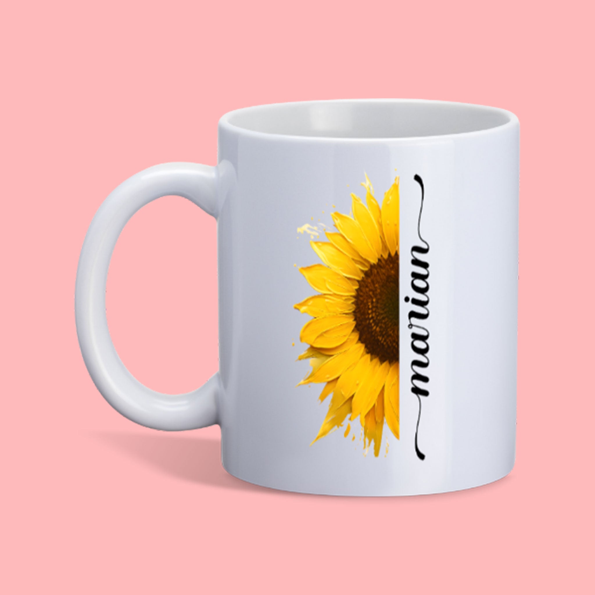 gepersonaliseerde witte mok met halve zonnebloem in acryl verf effect met op de andre helft een sierlijke naam in het zwart