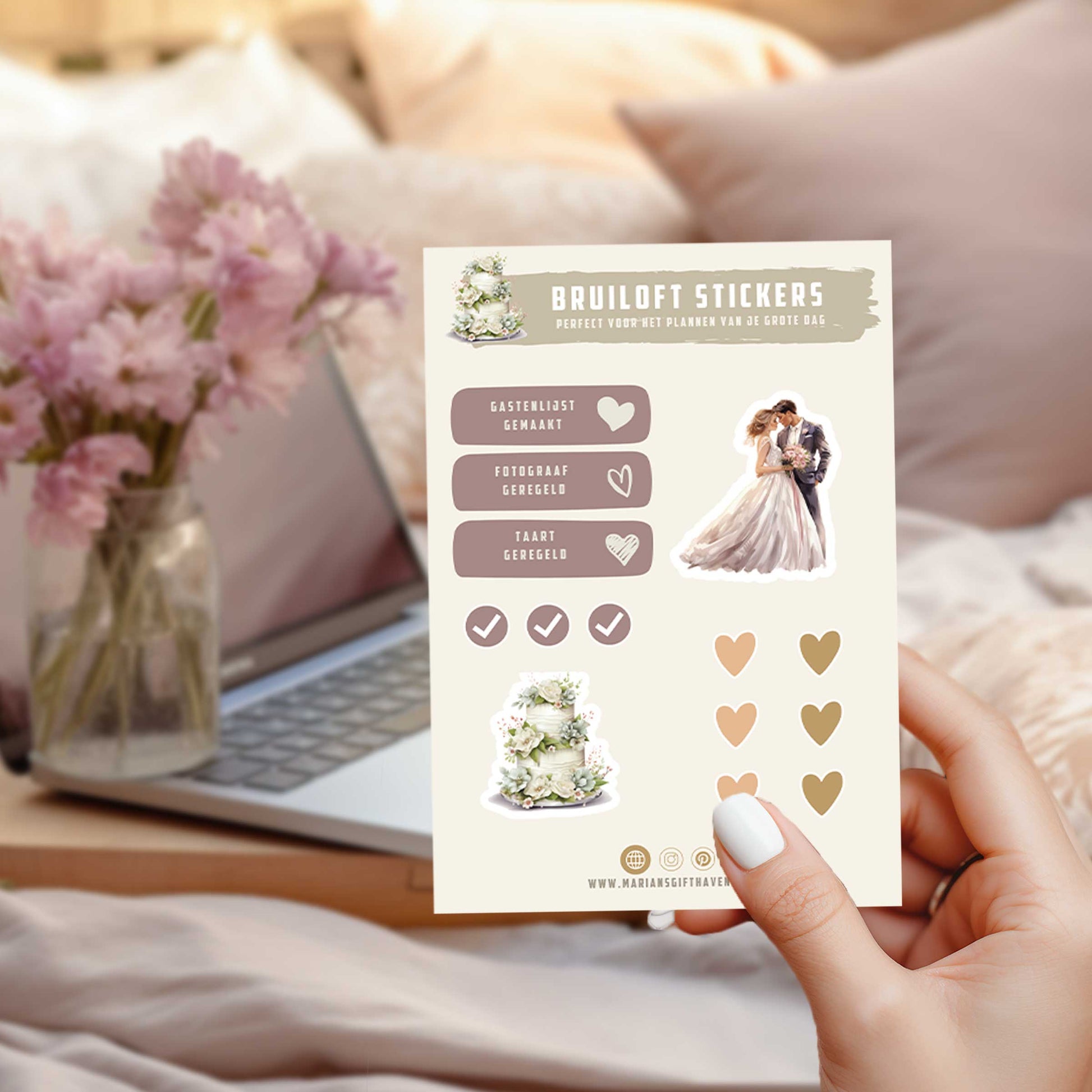 Bruiloft stickers met checklist en romantisch bruidspaar