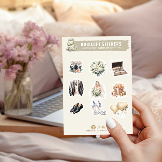 Bruiloft stickerset met trouwjurk, ringen, boeket en cadeaus in watercolorstijl