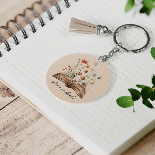 leutelhanger met bloemenboek en naam Annabel, op notitieboek met beige suede kwastje