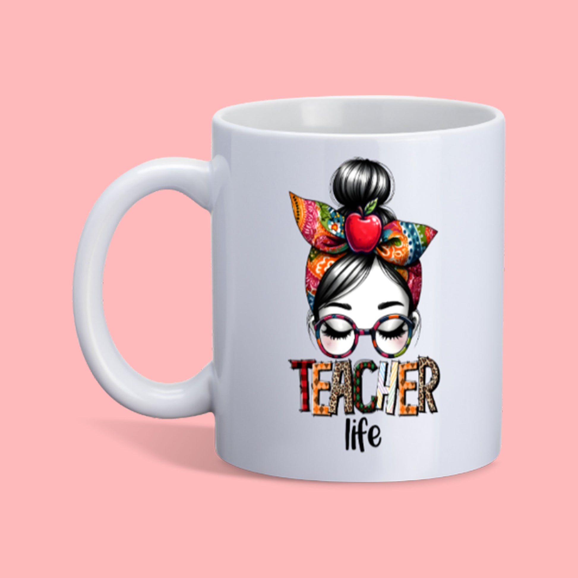 mok voor juf met tekst teacher life en illustratie van vrouw met haarband in bonte boho kleuren