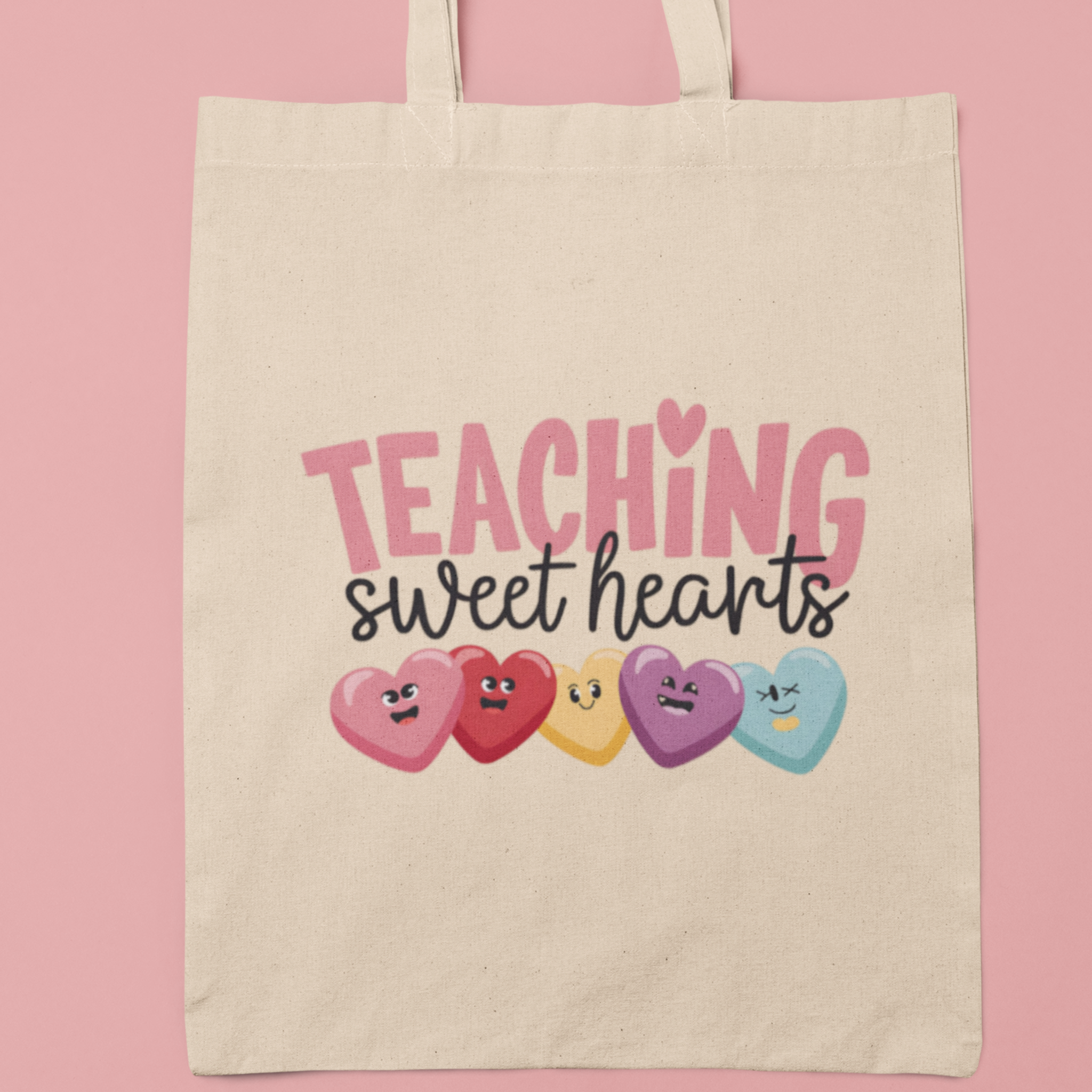 cadeau voor juf , totebag in vrolijke kleuren met de tekst teaching sweethearts en hartjes