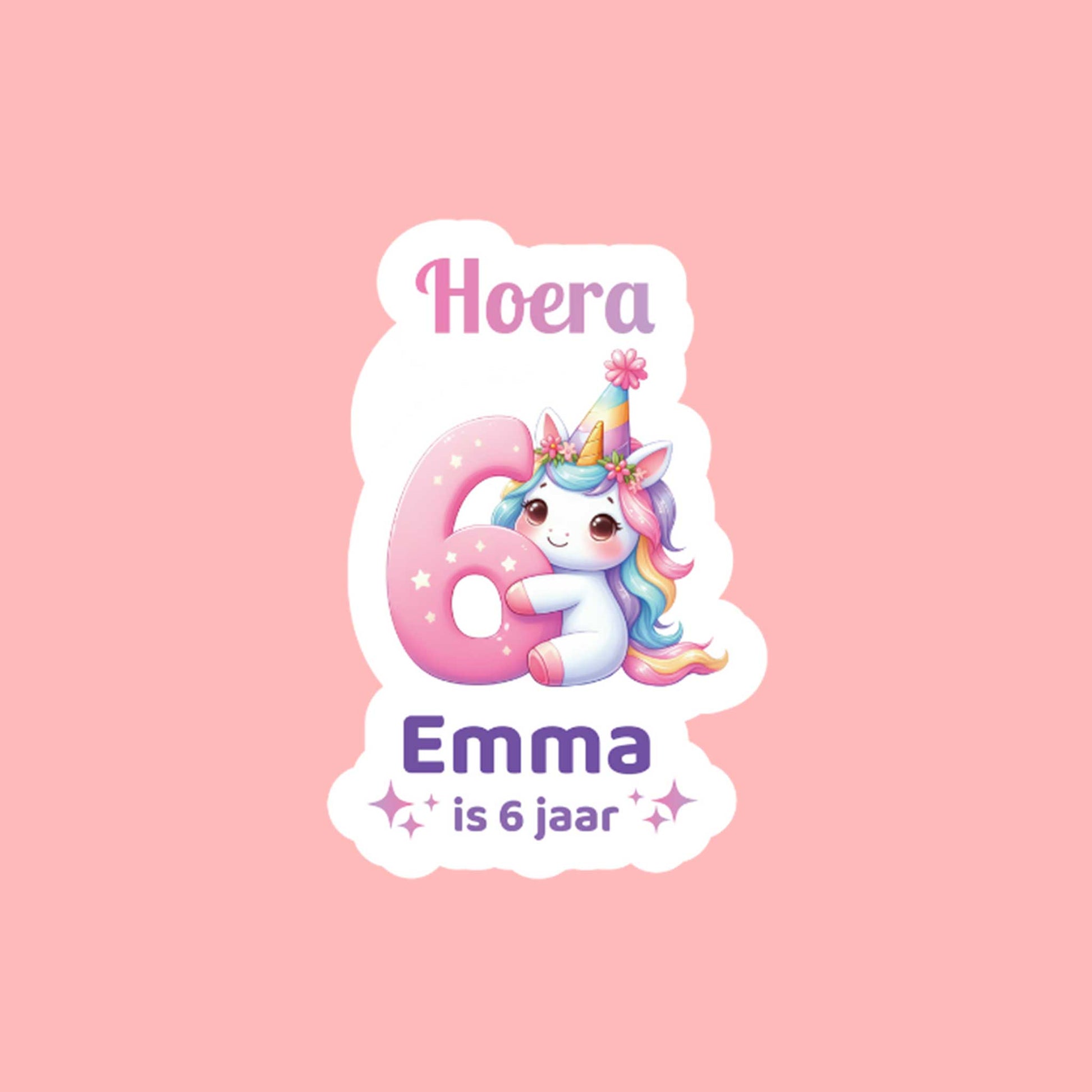 Unicorn sticker met tekst ‘Hoera Emma is 6 jaar’ tegen roze achtergrond
