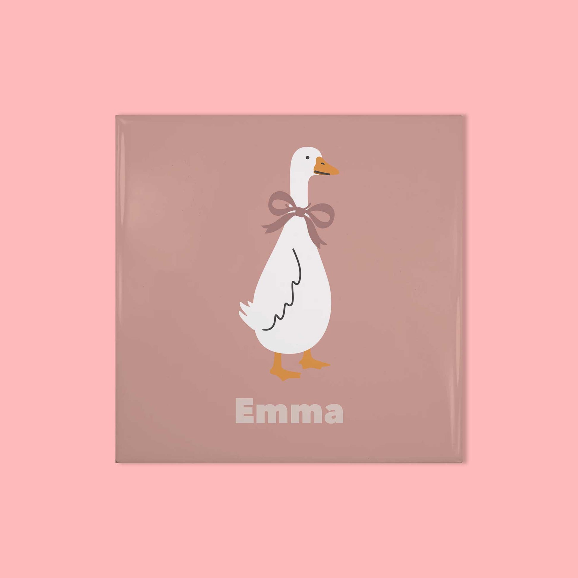 Tegeltje met gans en naam Emma op een roze achtergrond