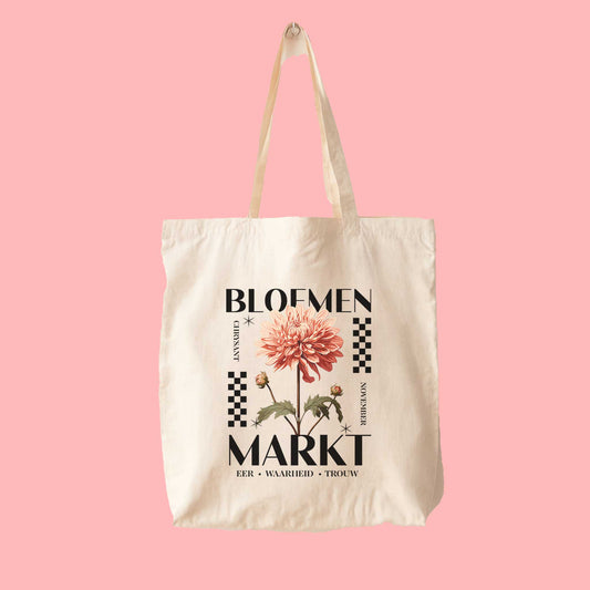 totebag met  de tekst bloemenmarkt en een illustratie van een geboortebloem van de maand november, een Chrysant. Met onderaan de kernwoorden van deze maand : eer, waarheid, trouw.