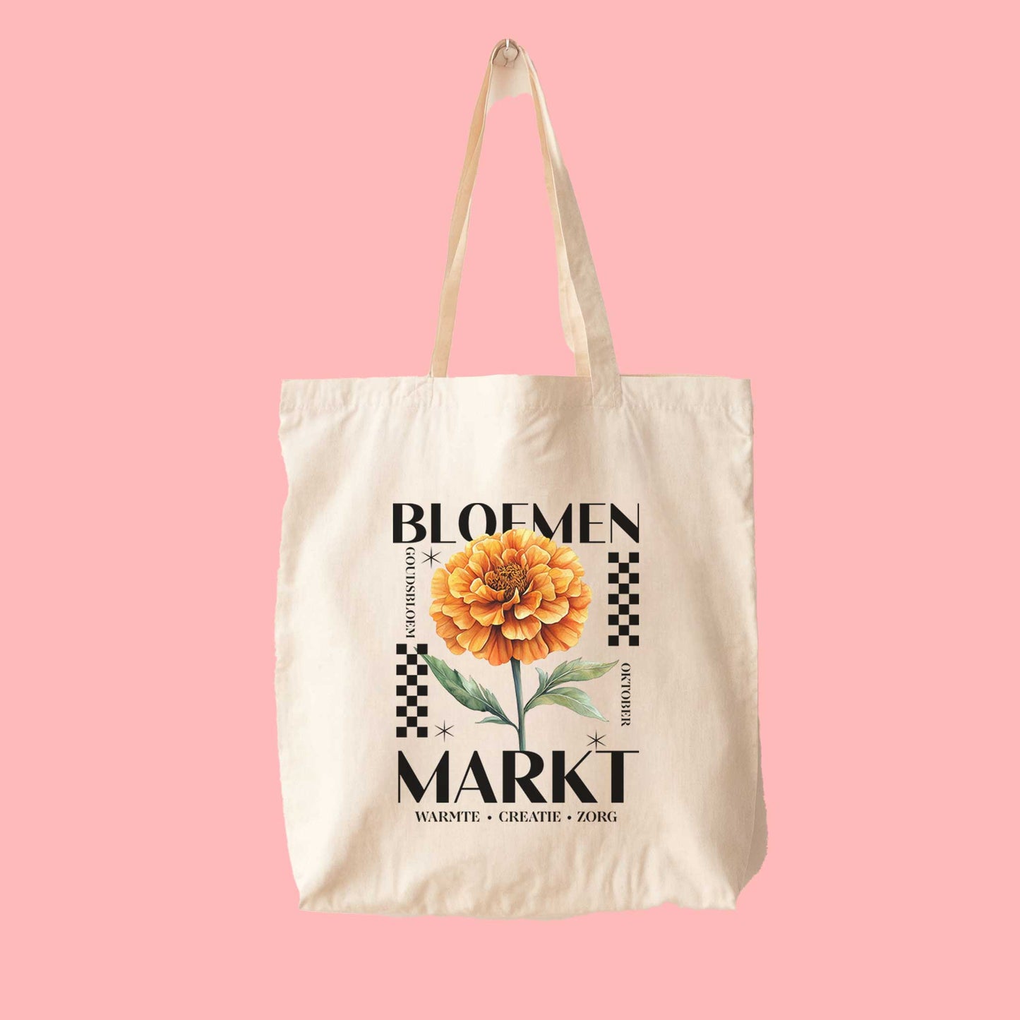 totebag met  de tekst bloemenmarkt en een illustratie van een geboortebloem van de maand oktober, een Goudsbloem. Met onderaan de kernwoorden van deze maand : warmte, creatie, zorg.