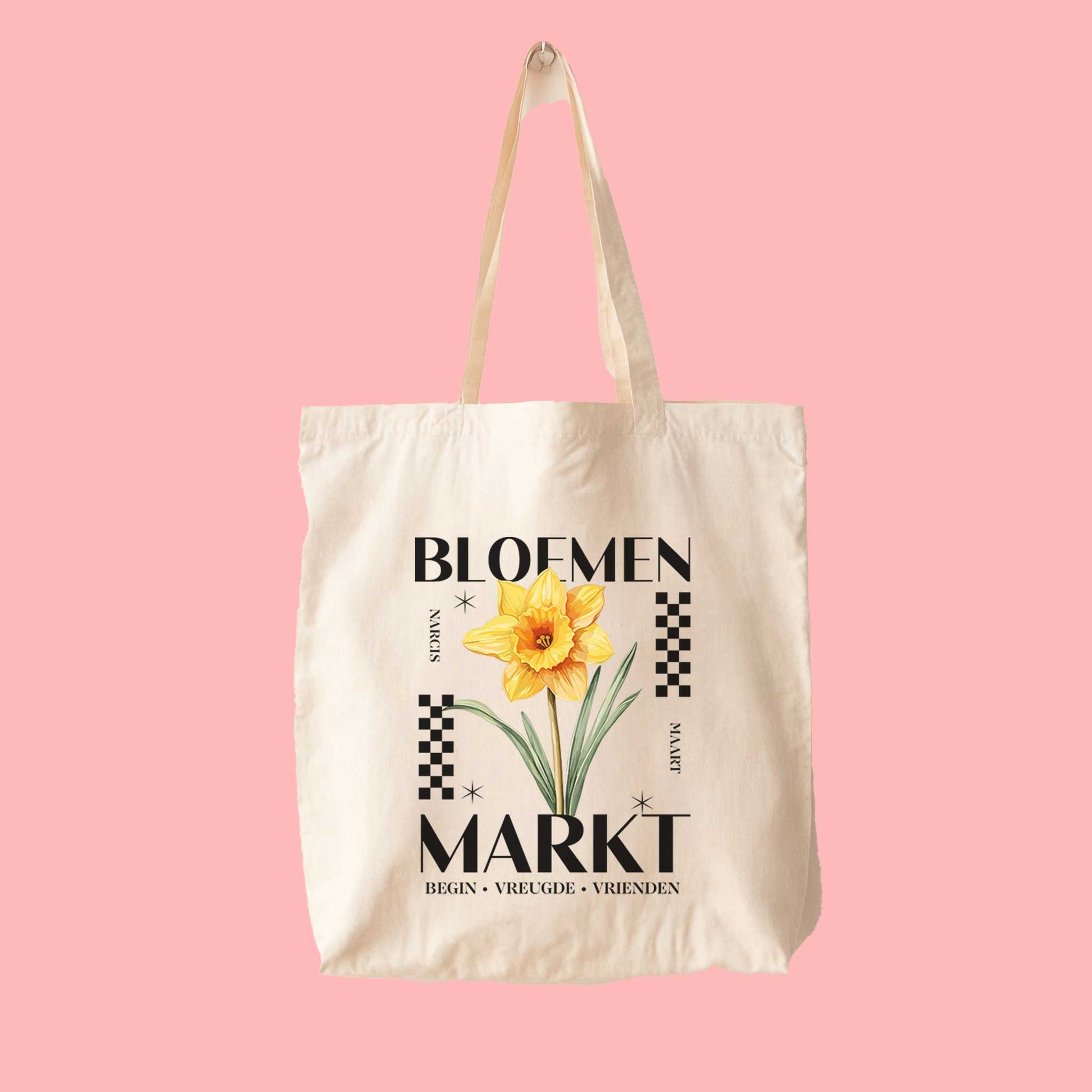 totebag met  de tekst bloemenmarkt en een illustratie van een geboortebloem van de maand maart, een narcis. Met onderaan de kernwoorden van deze maand : begin, vreugde, vrienden