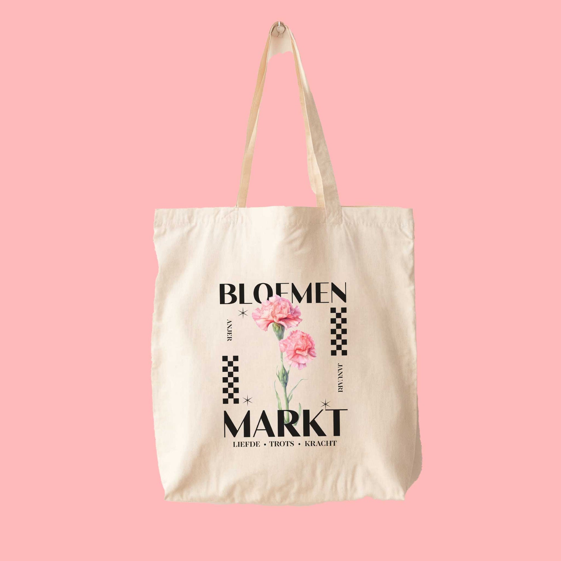totebag met de tekst bloemenmarkt met geboortebloem voor de maand januari , een roze aster en de kernwoorden voor deze maand : liefde, trots en kracht